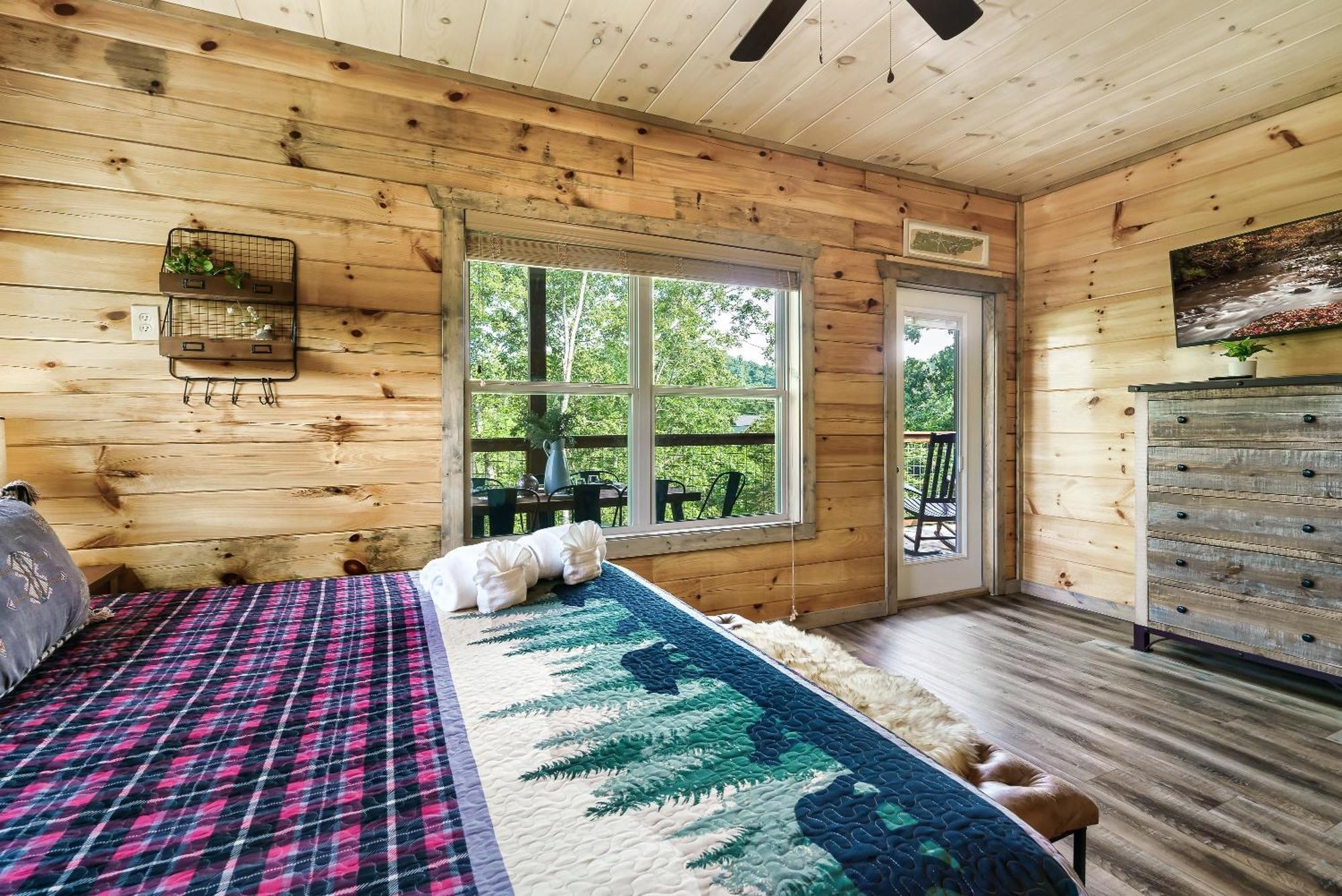 Spring Sale! Indoor Pool, Pet Stays Free, Movie, Hottub Sevierville Exteriör bild